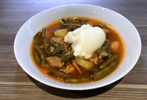 Яхния със свинско, зелен боб и картофи